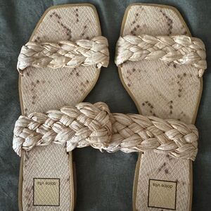 Dolce Vita Women's Cream Sandals